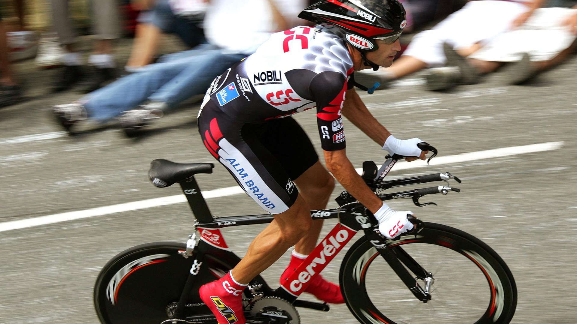 开云体育入口-球队边路直塞战术在联赛战斗中的作用解析，球队边路直塞战术在联赛战斗中的作用解析图片